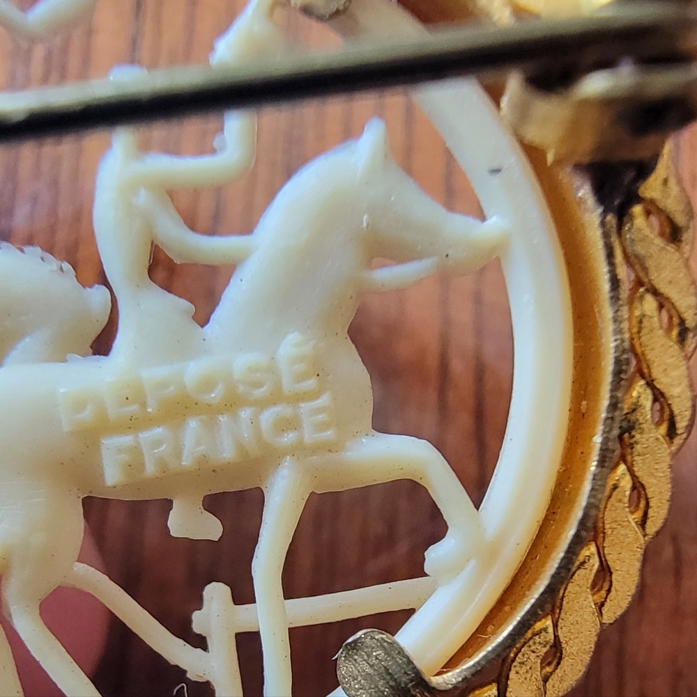 Antique Depose France Celluloid Brooch - Picture 6 of 6